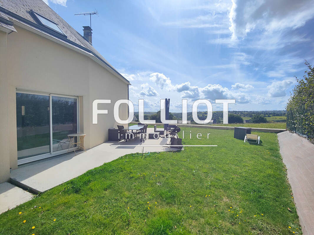 Maison à CONDE-SUR-VIRE