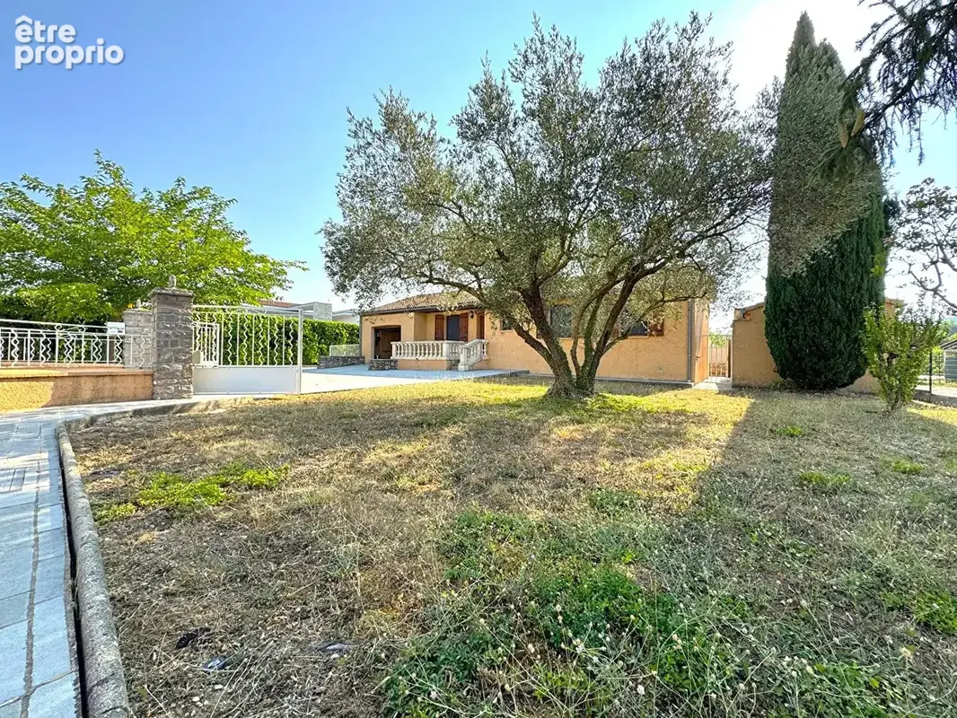 Maison St Julien Les Rosiers - 7 pièces - 105 m² + Gîte 36 m²  + Piscine - photo 3