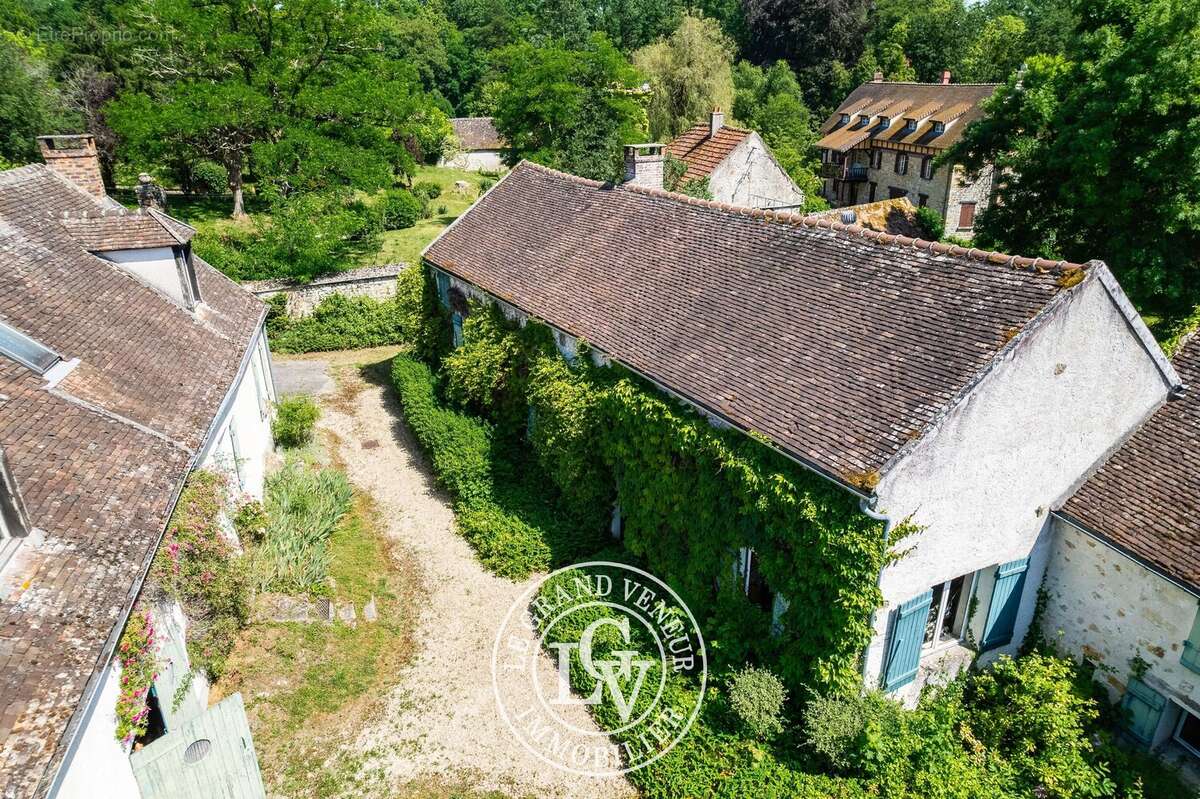 Maison à DORMELLES