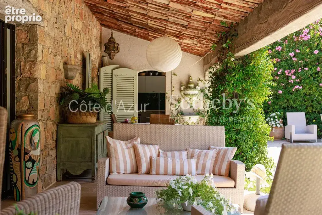 Charmante villa 6 chambres avec piscine sur terrain de 2 108 m² - photo 14