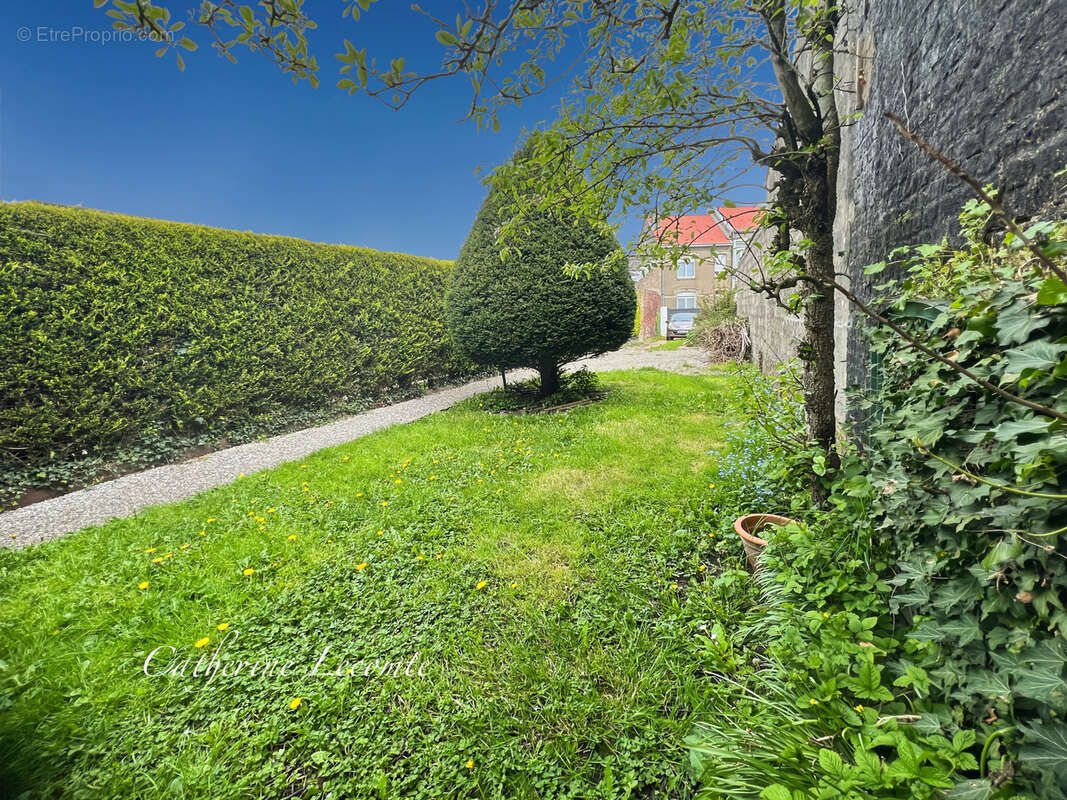 À vendre - desvres - maison 132 m2 -  5 pièces - 4 chambres - jardin clos - terrasse - photo 7
