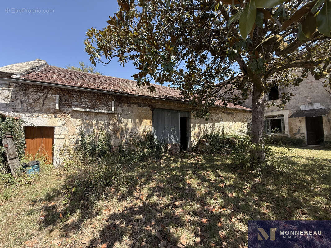 Batisse en pierre a renover - photo 3