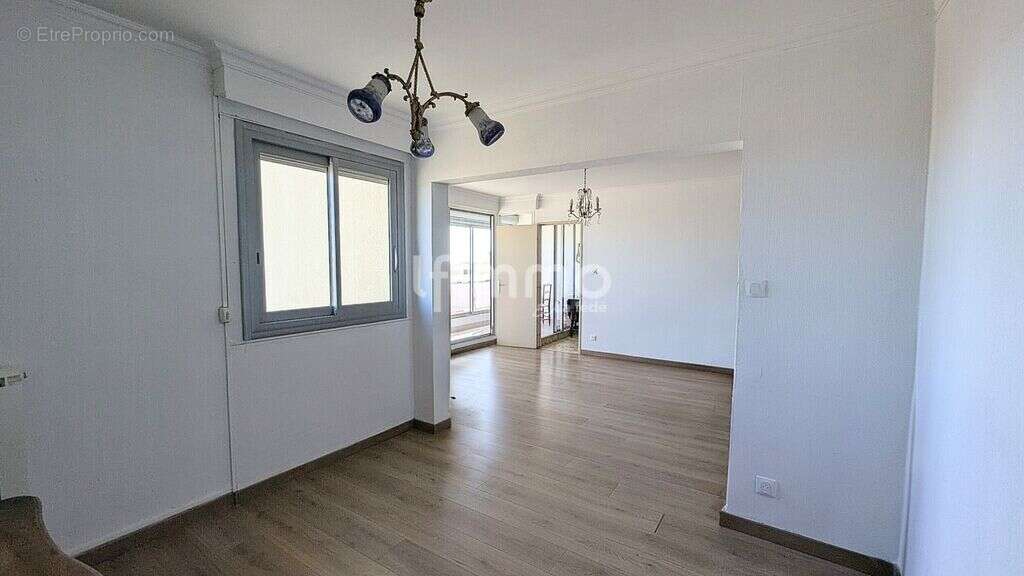 T4 de 84 m² - Piscine - Antigone - photo 5