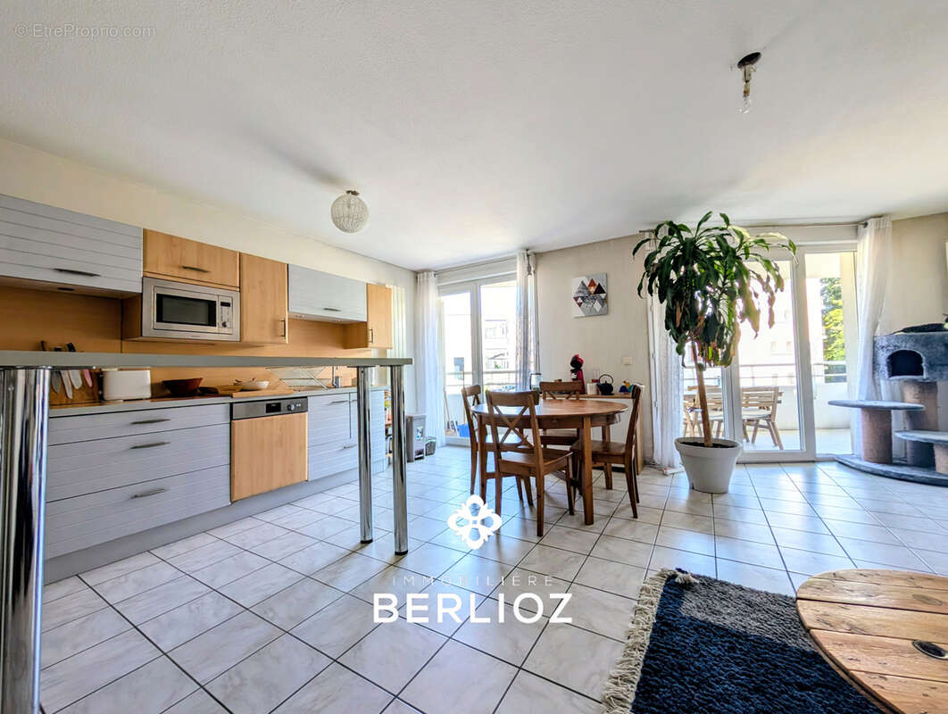 Appartement à SAINT-MARTIN-D'HERES