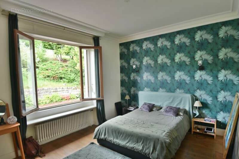 Maison à COURS-LA-VILLE