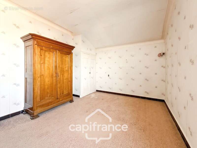 Maison familiale de 174 m² avec fort potentiel – Saint-Rambert-d'Albon (26) - photo 17