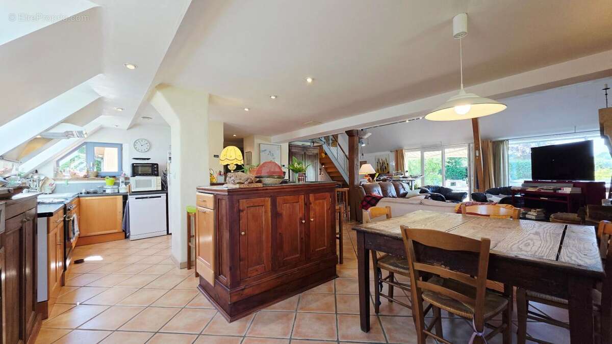 Maison 7 pieces 4 chambres piscine garages atelier - photo 7