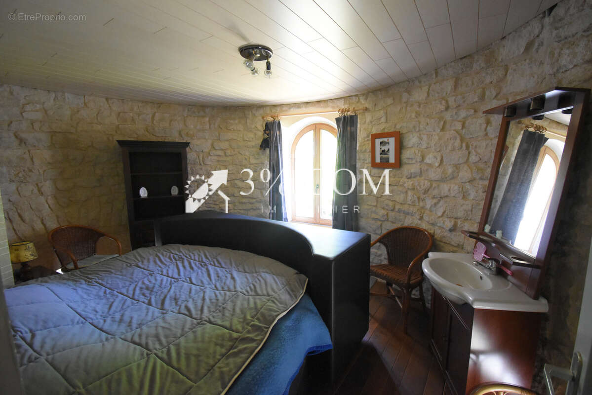 Maison d'exception dans un ancien château d'eau historique de 188 m2 avec 3 chambres, 2 salons, garage sur 1 7 - photo 12