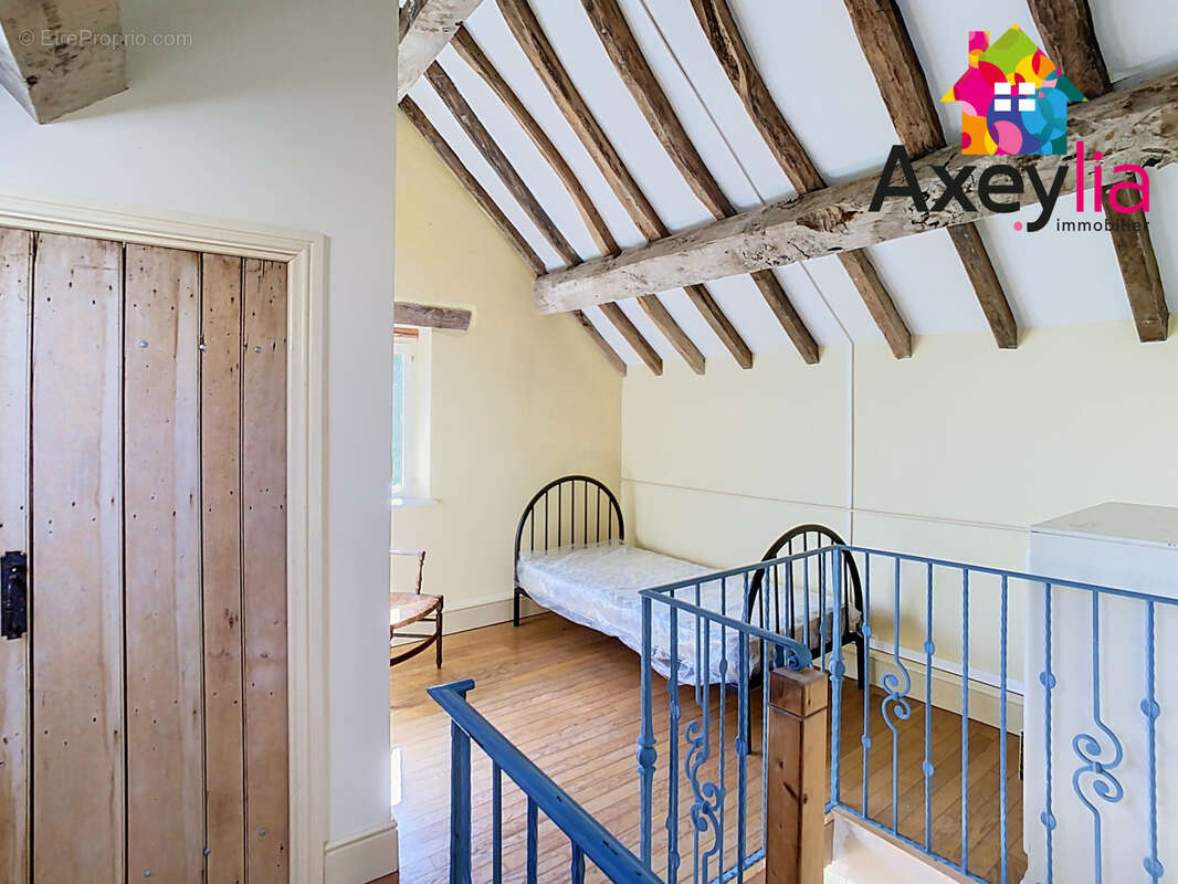 A vendre- proche lapalisse-  maison avec dépendances sur terrain de plus de 2 ha - photo 11