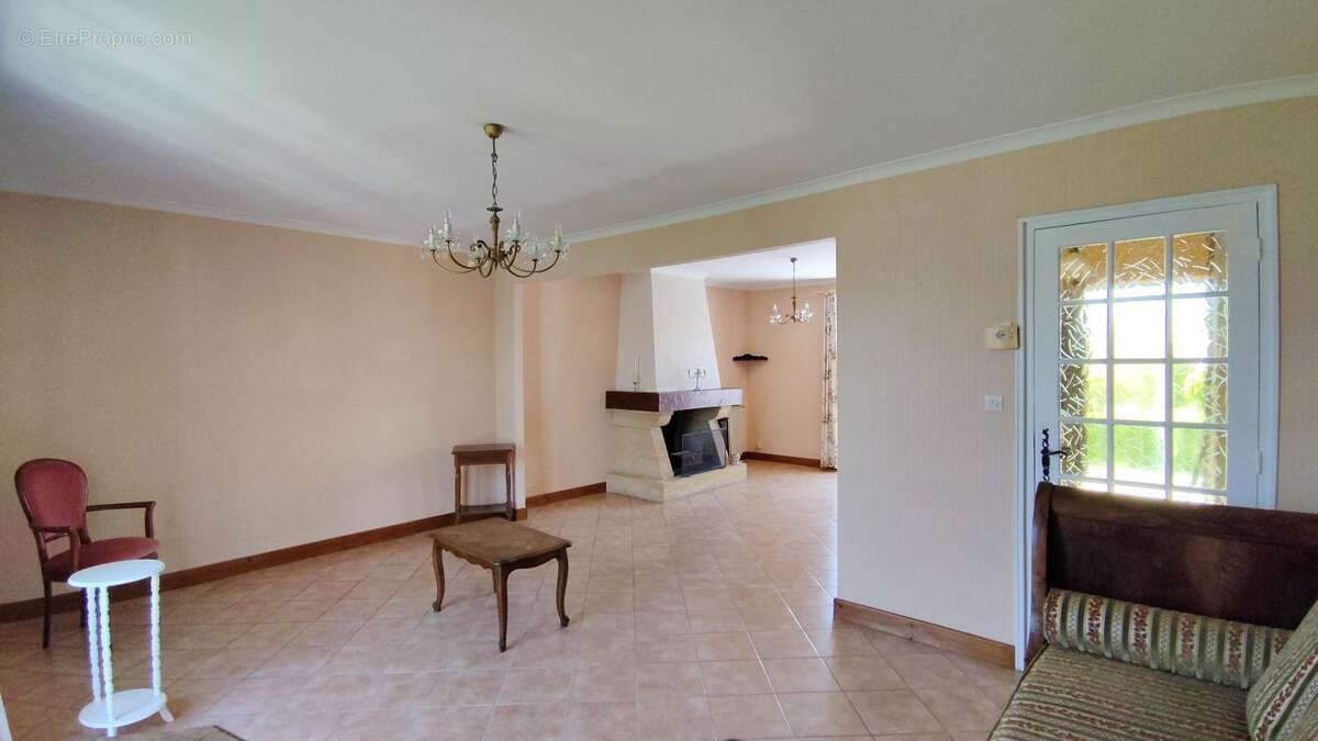 Maison à TERRASSON-LAVILLEDIEU