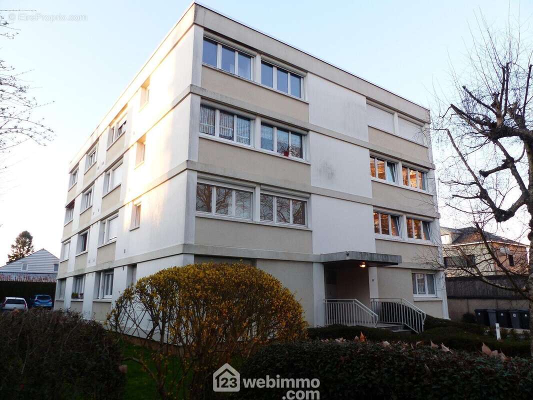 Dans une petite résidence sécurisée et bien entretenue à Bihorel. - Appartement à BIHOREL