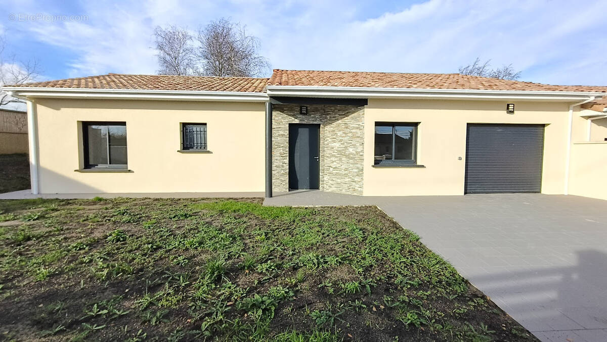 Maison à EYRANS