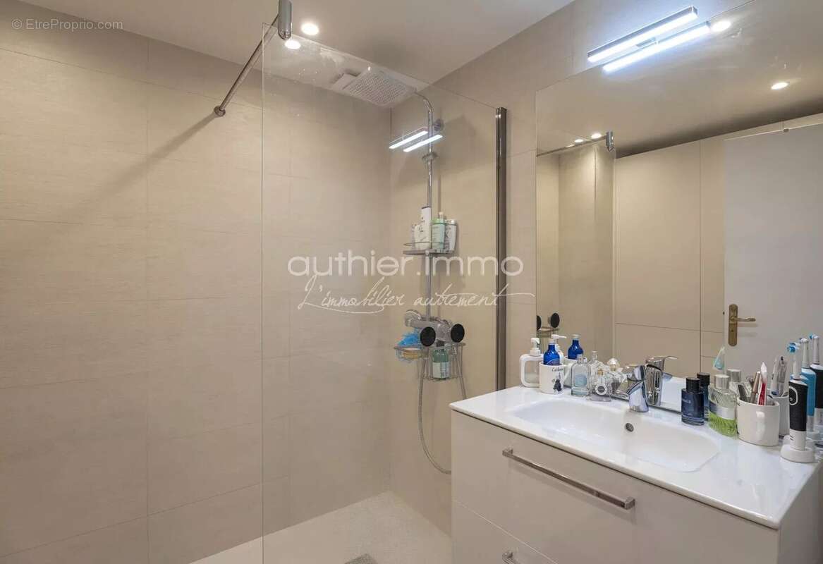 Appartement à MOUANS-SARTOUX