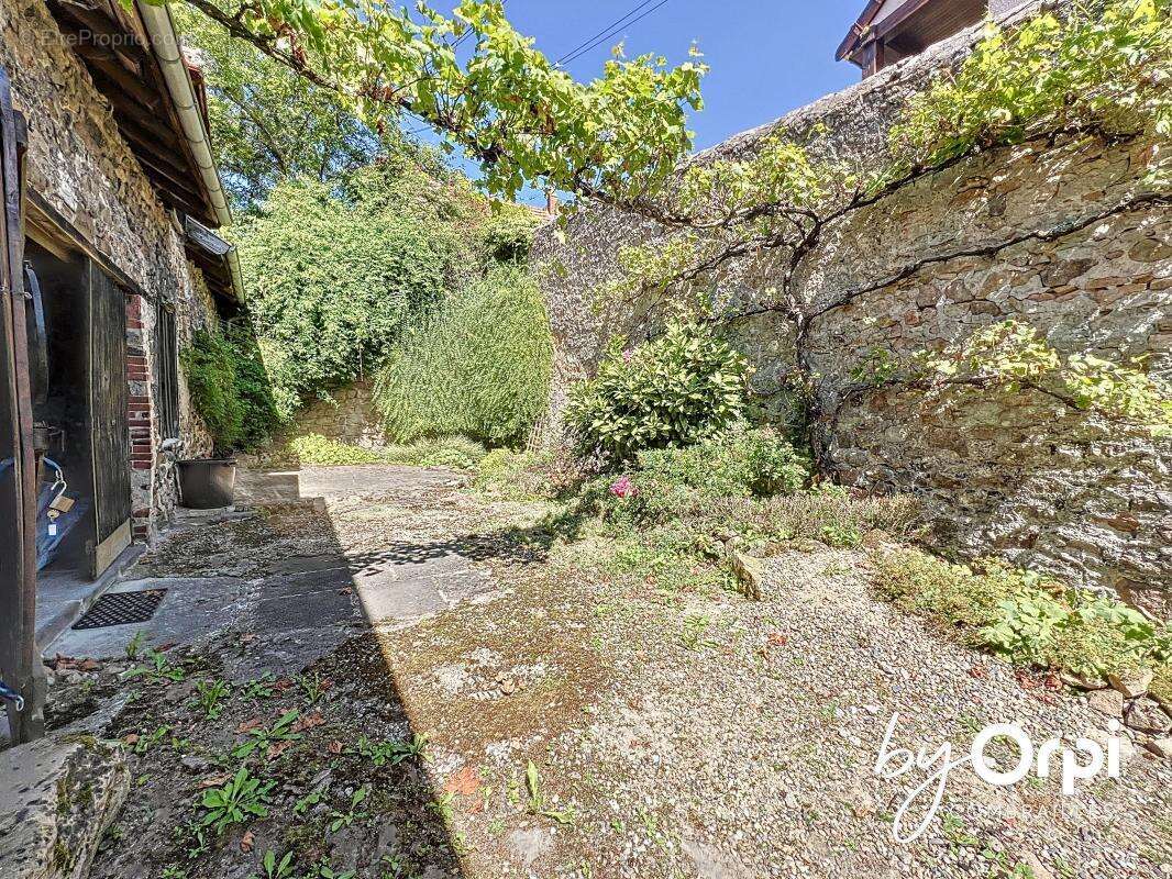 Maison à MONTAIGUT