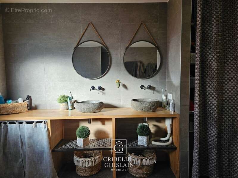 Maison à LA CHAPELLE-BASSE-MER