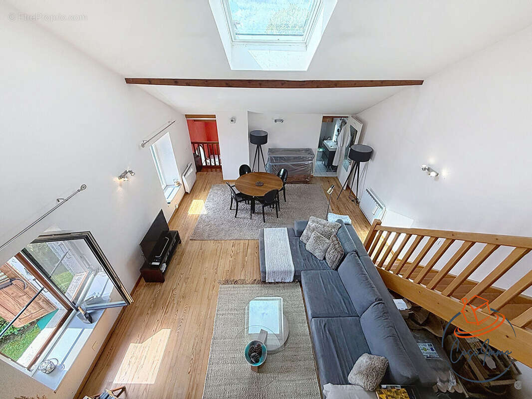 Appartement à ECHENEVEX