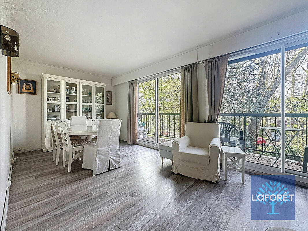 Appartement à CHILLY-MAZARIN