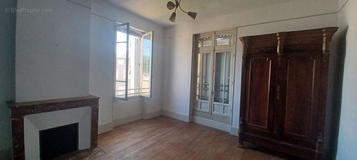 Maison à NEGREPELISSE