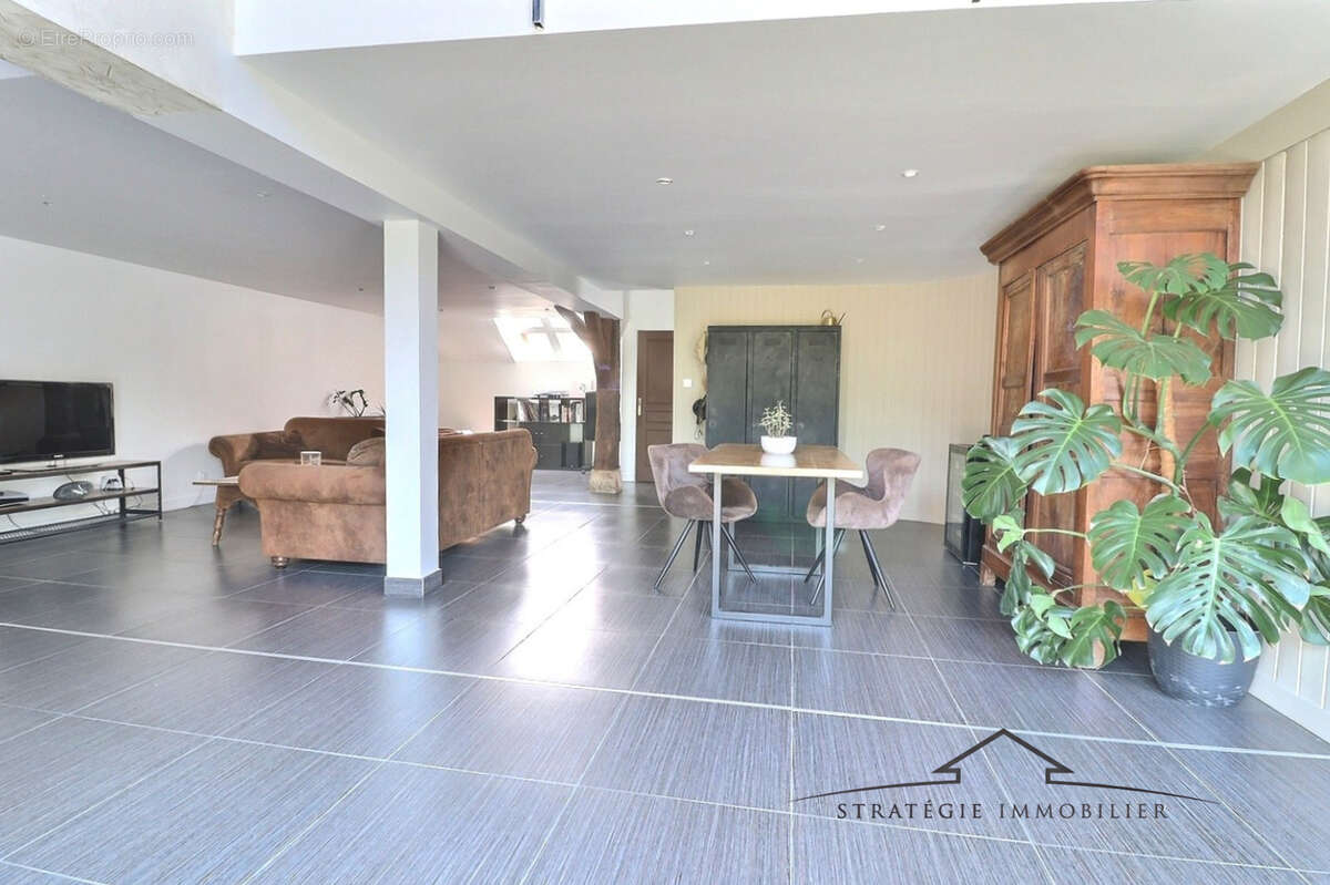 Loft 136 m² avec garage, terrasse et jardinet - photo 4