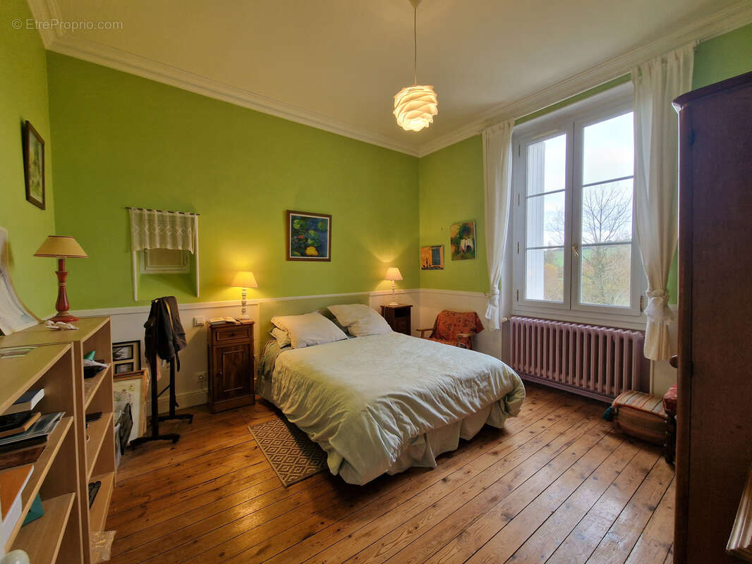 Maison à MONTMOREAU-SAINT-CYBARD