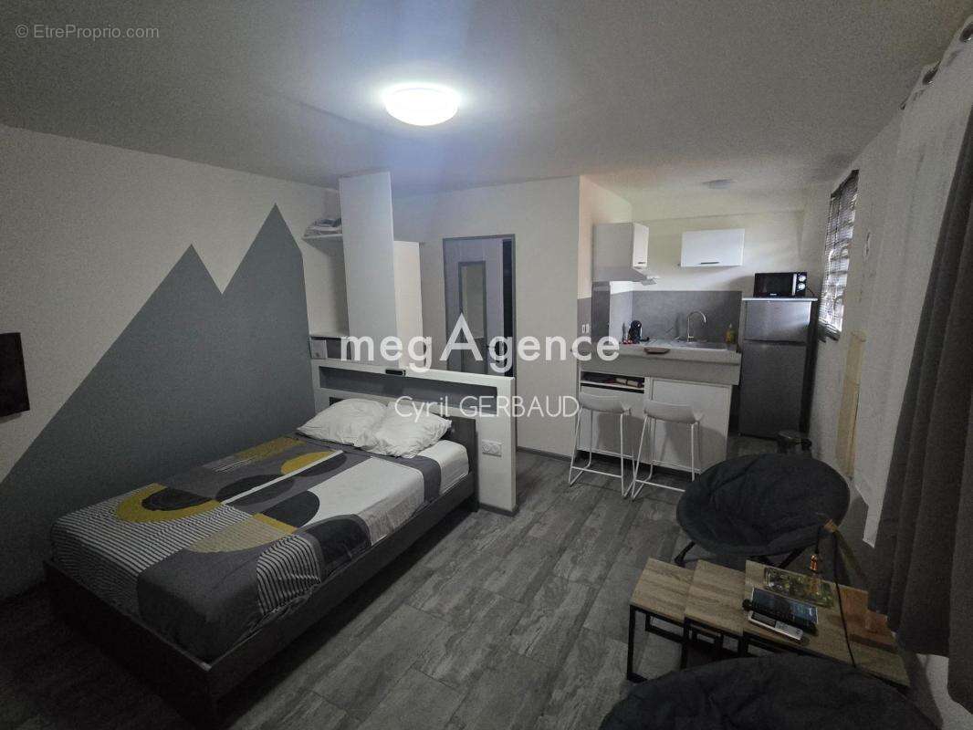 A vendre appartement T1 entièrement refait à neuf et meublé tout équipé à Cayenne secteur montabo - photo 2