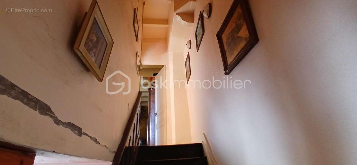 Maison à BORS(CANTON DE MONTMOREAU-SAINT-CYBARD)