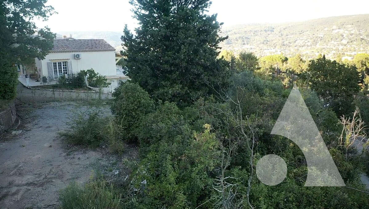 Terrain à DRAGUIGNAN