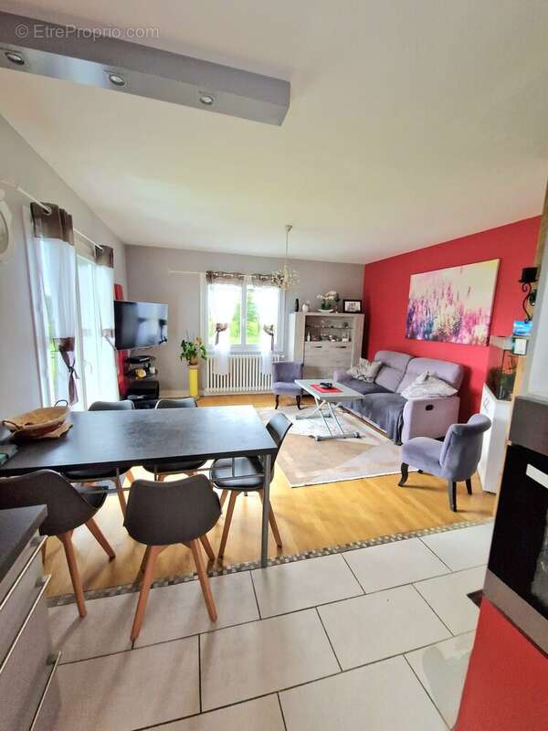 Maison à SAINT-LAURENT-SUR-GORRE