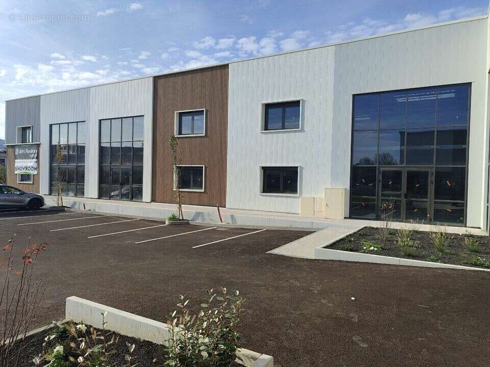 Autre à BOURGOIN-JALLIEU