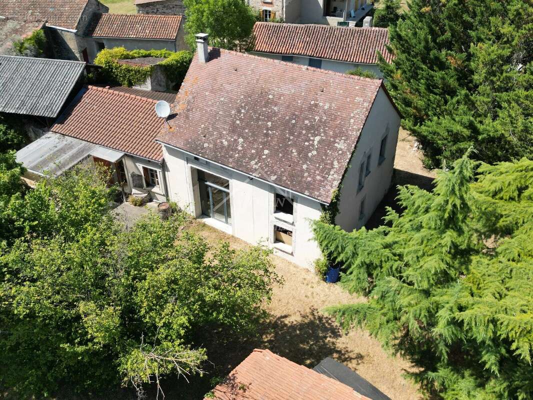 Maison à JENZAT