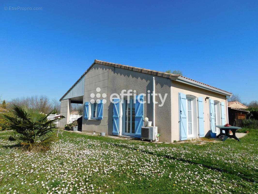 Maison à NEGREPELISSE