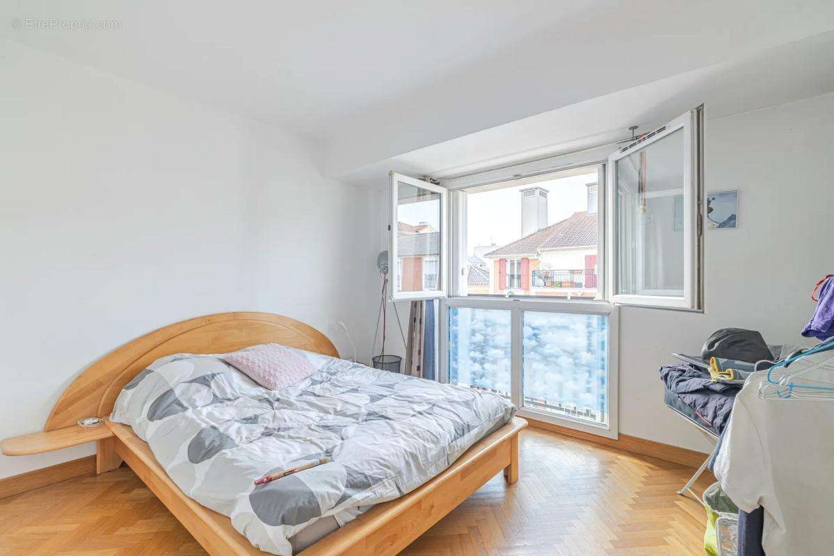 Appartement à VILLENEUVE-LA-GARENNE