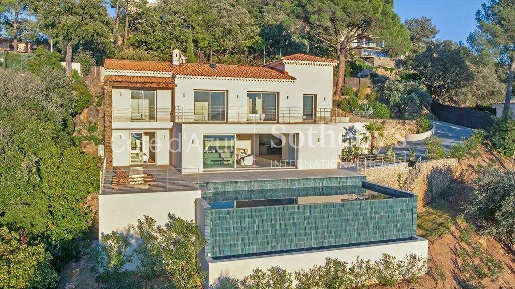 Maison à LES ISSAMBRES