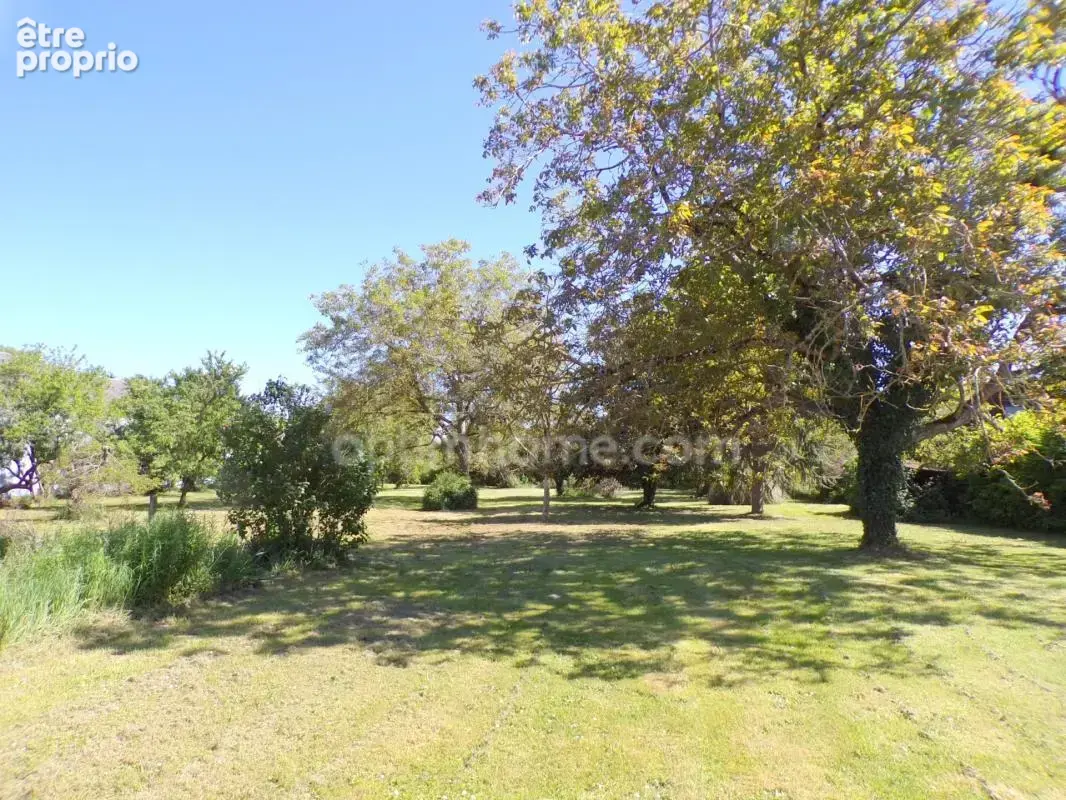 Au coeur du charmant village de Poulaines, une authentique longère de 6 pièces accompagnée de ses dépendances, offrant un cadre  - photo 21