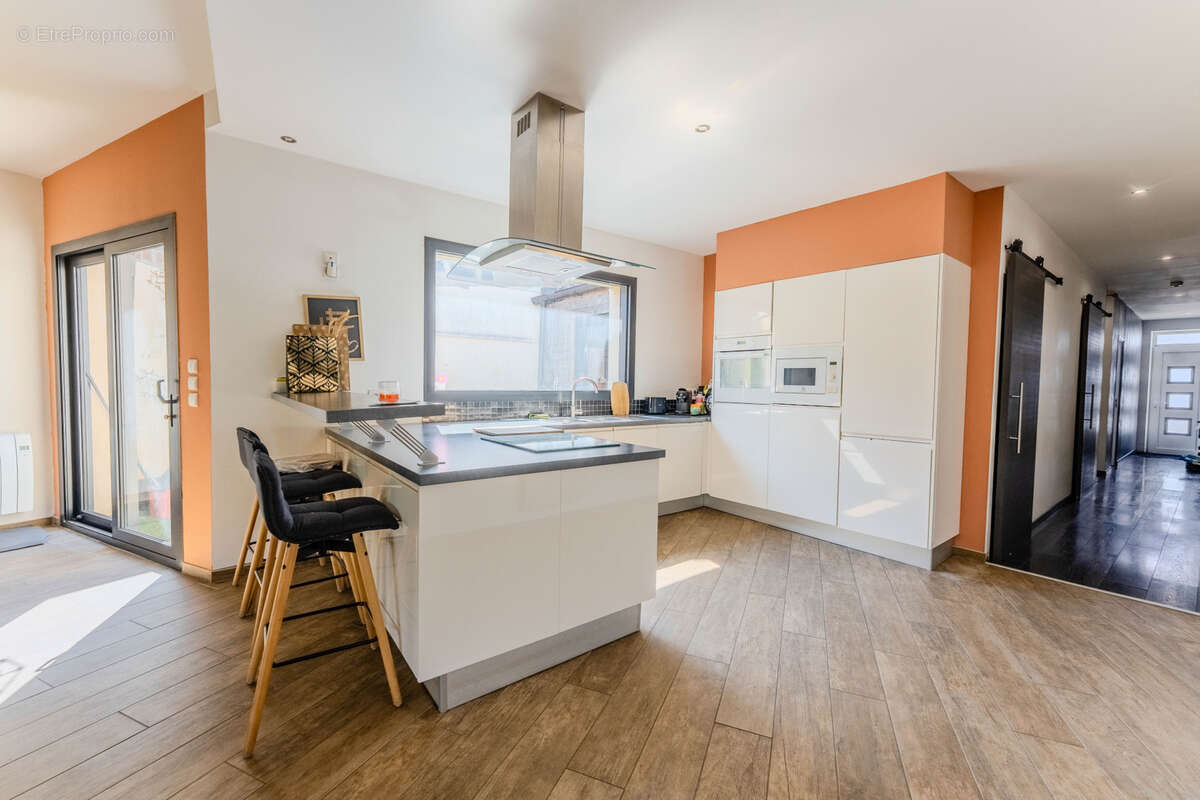 Plain pied familial avec grande piece de vie de 70m2 ! - photo 4