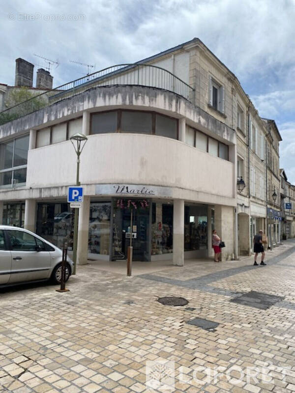 Appartement à SAINT-JEAN-D'ANGELY