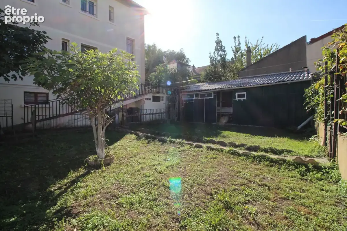 Grande maison familiale avec jardins, garage et fort potentiel - photo 22