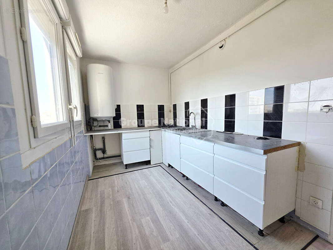 Appartement T5 de 96 m² avec terrasse, ascenseur et cave, Miramas - photo 9