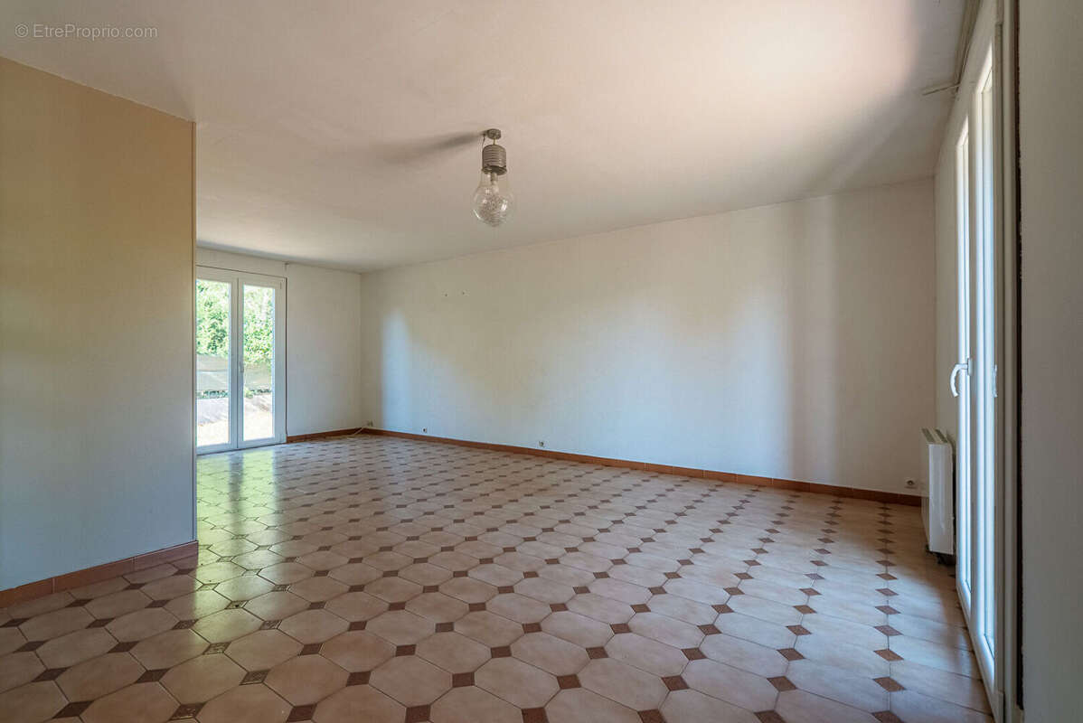 CARCASSONNE - GRAZAILLES Villa quatre faces T5 139m²  (110m²  hab.) avec jardin, garage, et terrasse - photo 5