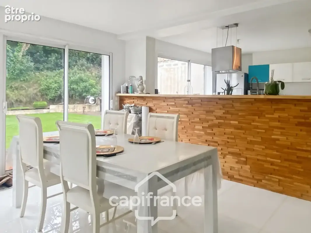 Maison à vendre 8 pièces CARQUEIRANNE (83) - Quartier Canebas - 6 chambres - 220 m2 habitable - Piscine - photo 9