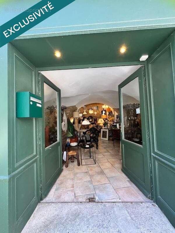 Photo 2 - Commerce à LOURMARIN