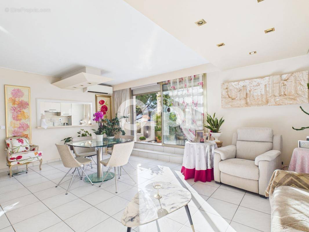 Appartement à MANDELIEU-LA-NAPOULE