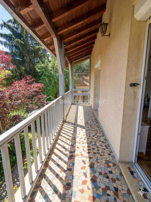Opportunité Rare : Maison rapportant 8% de Rendement Brut - Idéal Investisseur ou Projet Familial - photo 8