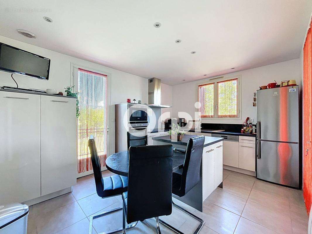 Maison à GAGNAC-SUR-CERE