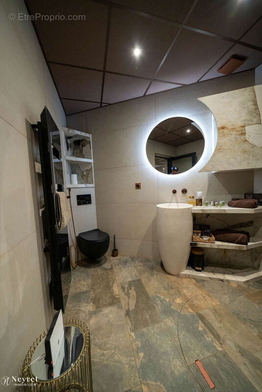 Appartement à SAINT-PRIEST-EN-JAREZ