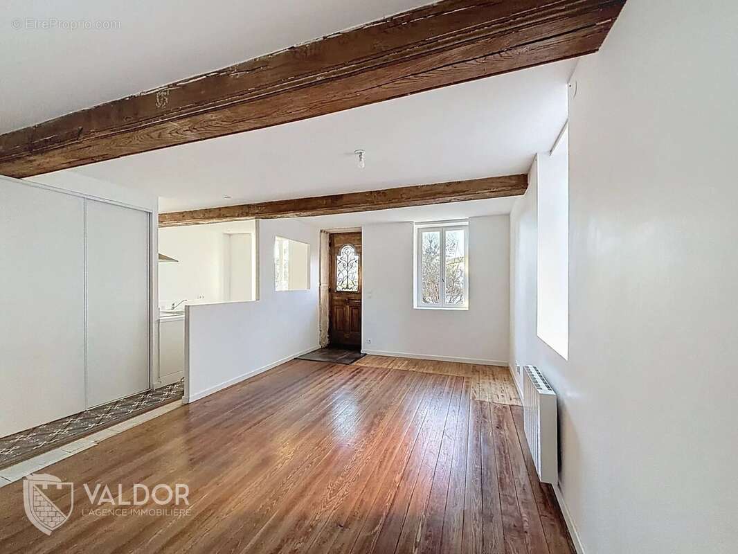 Appartement à SAINT-GEORGES-DE-RENEINS