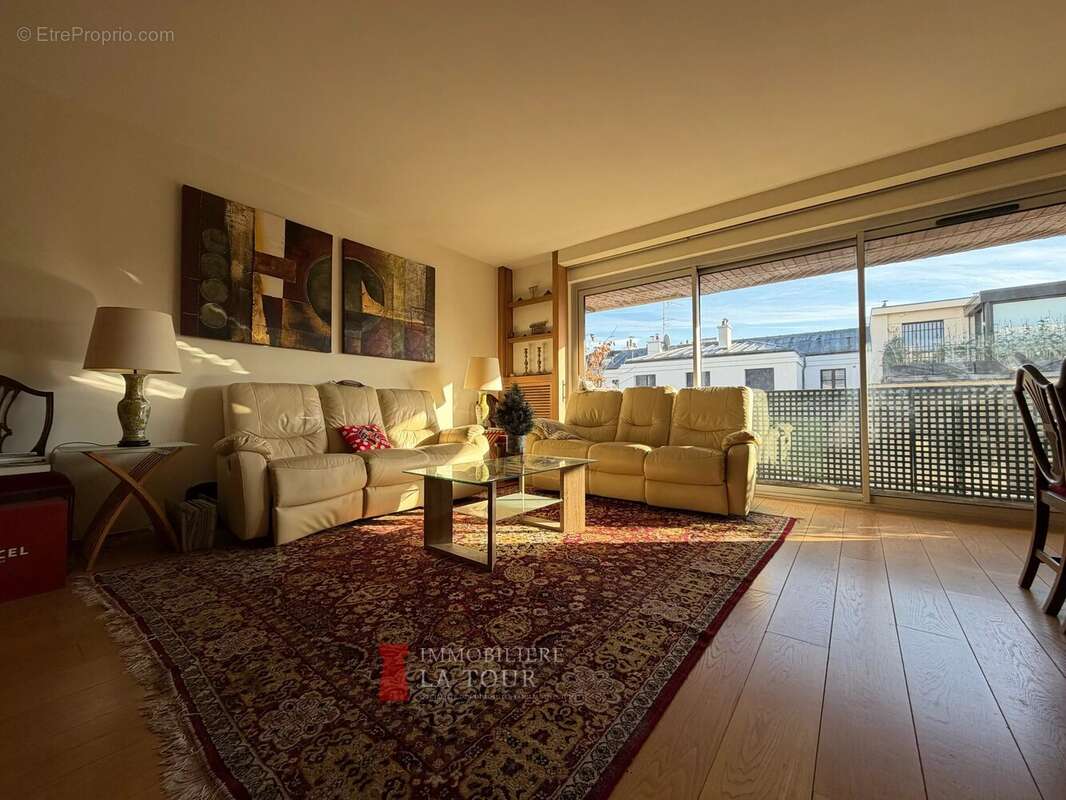 Appartement à NEUILLY-SUR-SEINE