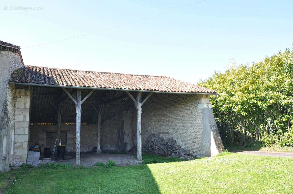 Maison à AUBETERRE-SUR-DRONNE