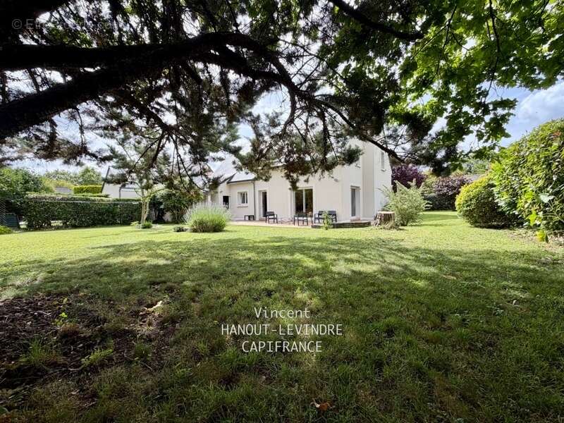 Maison familiale de 146 m² à Tiercé – 5 chambres, jardin sans vis-à-vis, Centre ville et gare à pied - photo 12
