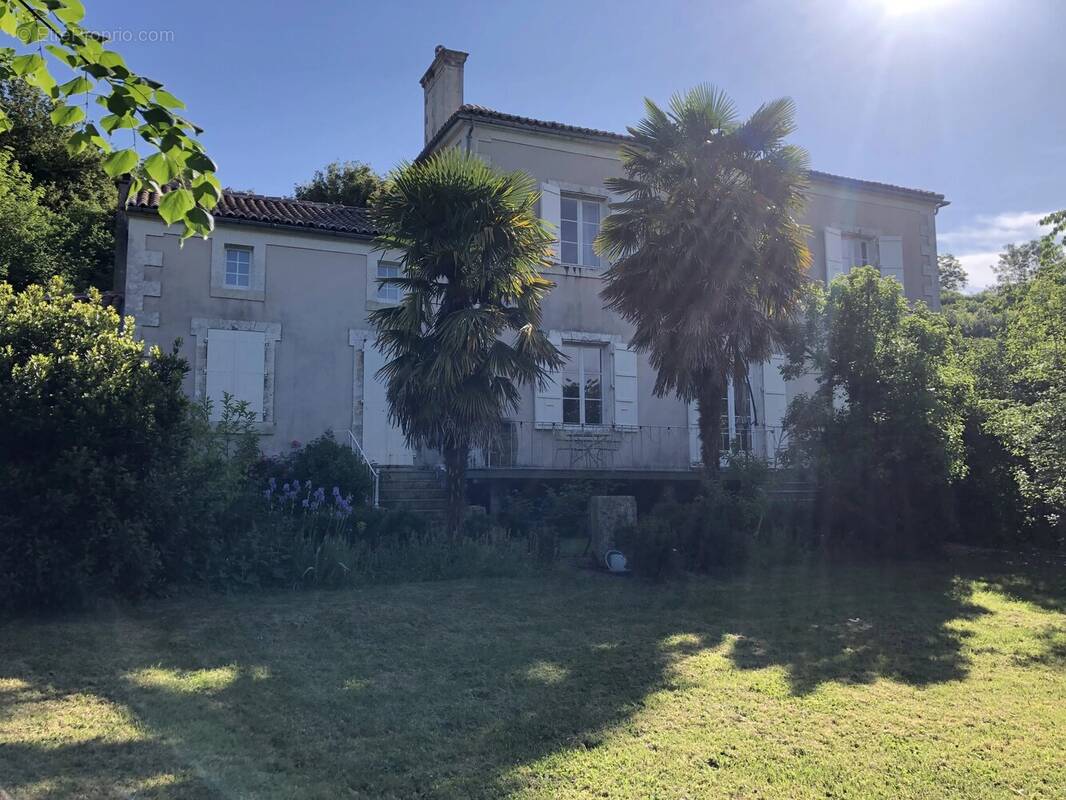 Grande maison dans un cadre paisible avec des magnifiques jardins - photo 24